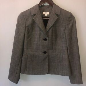 - Ann Taylor Loft  Women's Gray Blazer / Size 2P / 100% WOOL‎